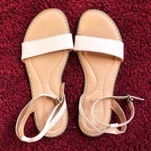 Born sandals— white, size 7.5. Never been worn!